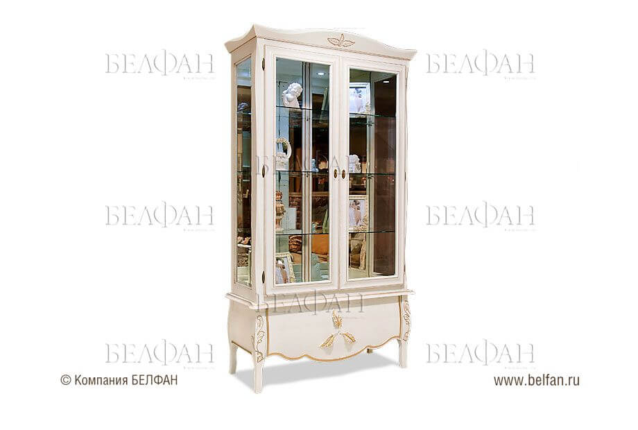 Фото25 шкаф-витрина в классическом стиле