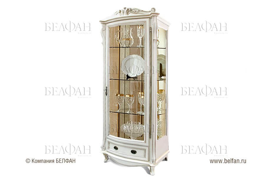 Фото шкаф-витрина в классическом стиле