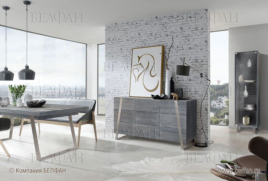 Комод у стены