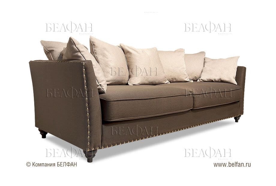 Диван в бежево-коричневых тонах 