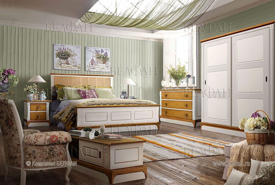 Светлая мебель в спальной
