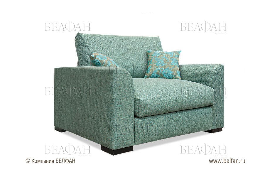 Классическое мягкое кресло с ровной фиксированной спинкой