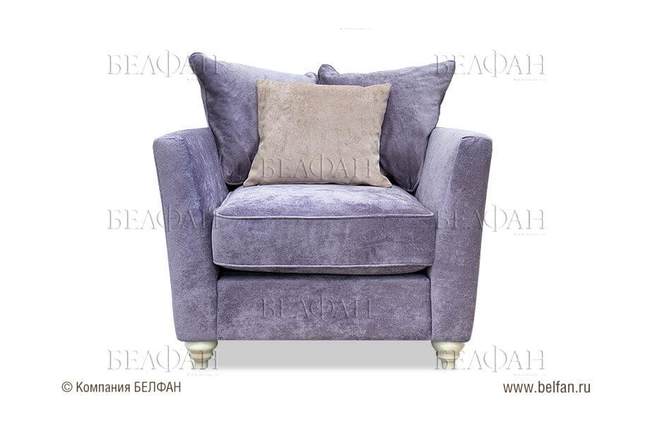 Для оформления гостиной используются самые различные модели кресел