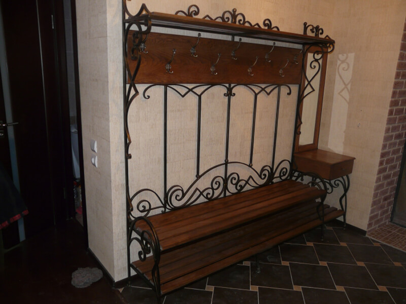 Деревянный мебельный гарнитур 