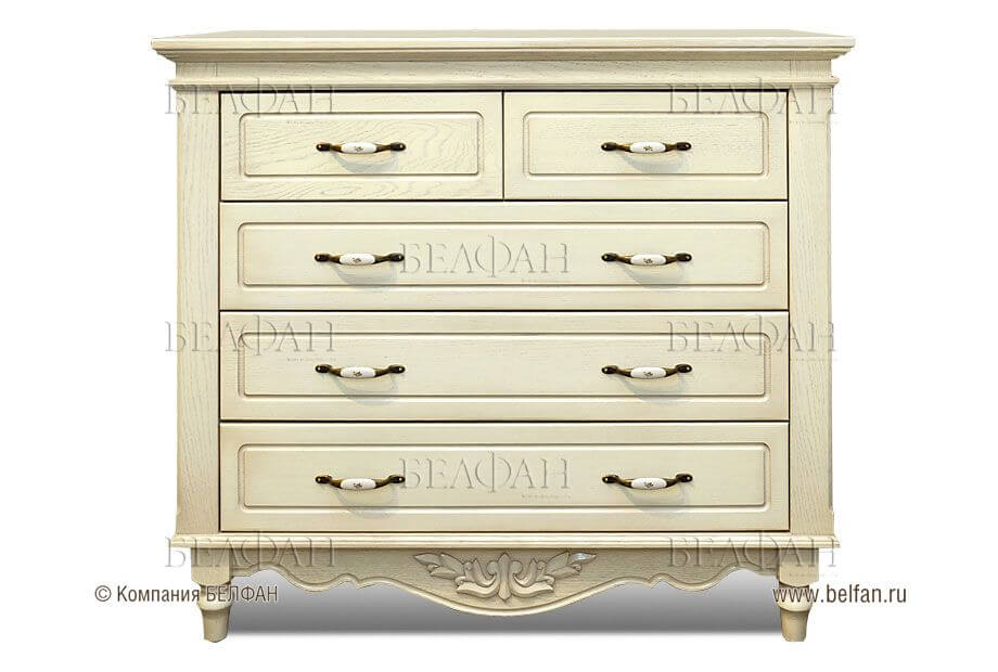 Маленькая прихожая в пастельных тонах