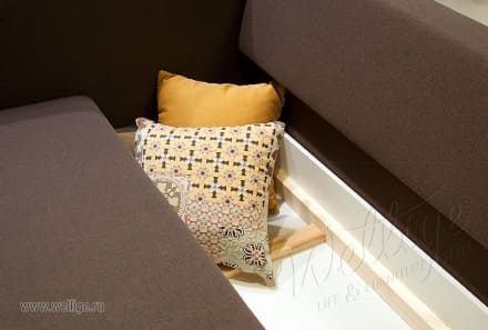 Диван в коричневых тонах - текстиль дивана Диван в коричневых тонах