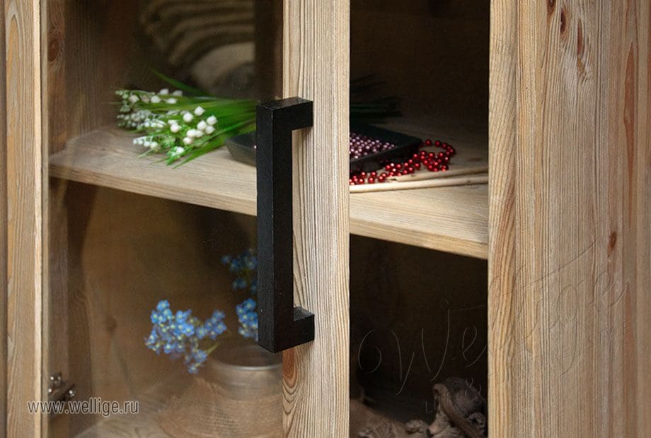 Шкаф-витрина в стиле лофт