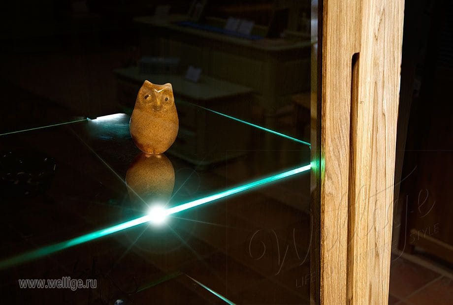 Шкаф-витрина в стиле лофт