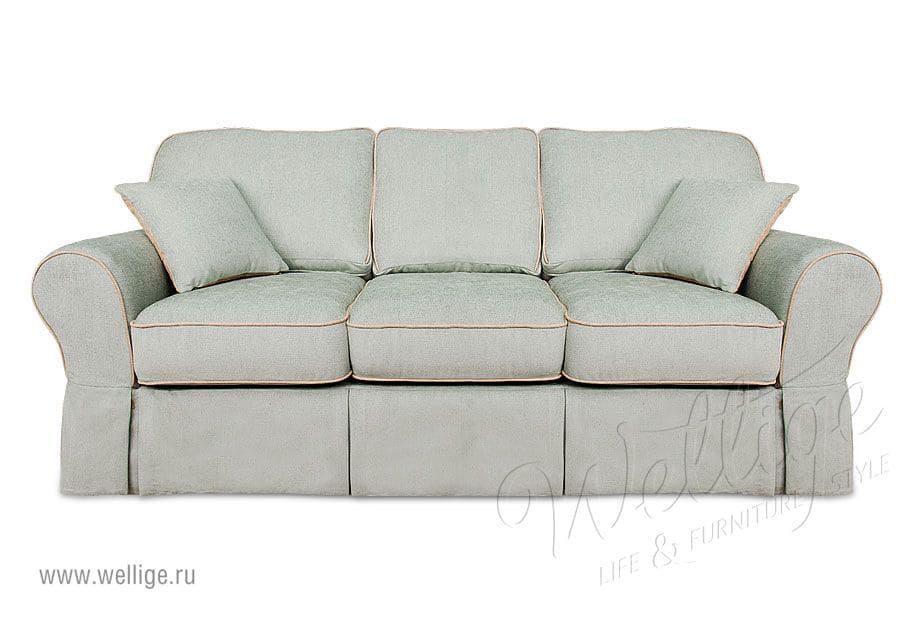 Диван в светлых тонах