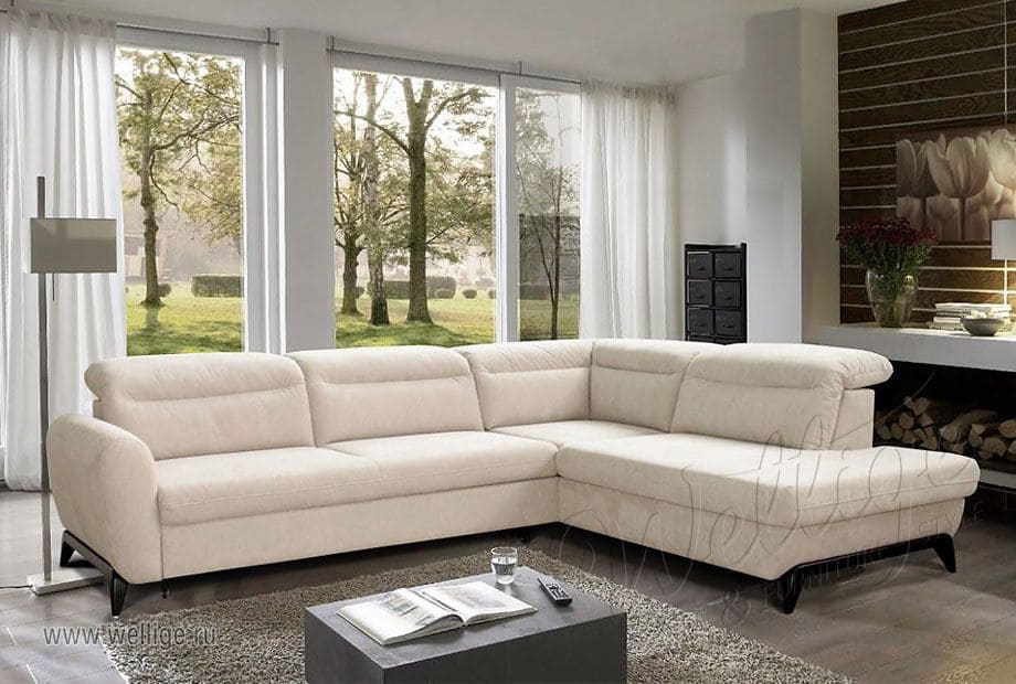 Диван в светлых тонах