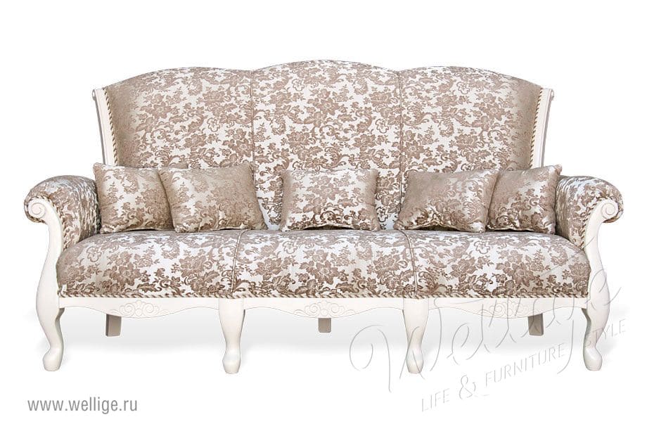 Диван в светлых тонах