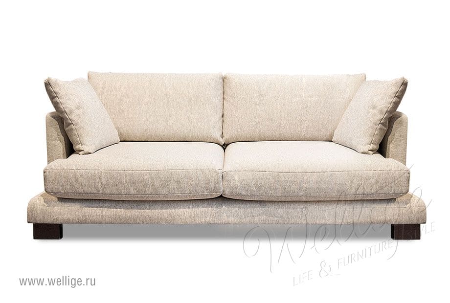 Диван в светлых тонах