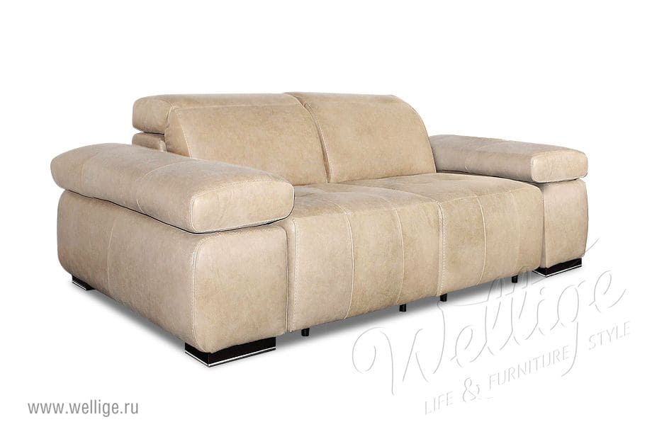 Диван в светлых тонах