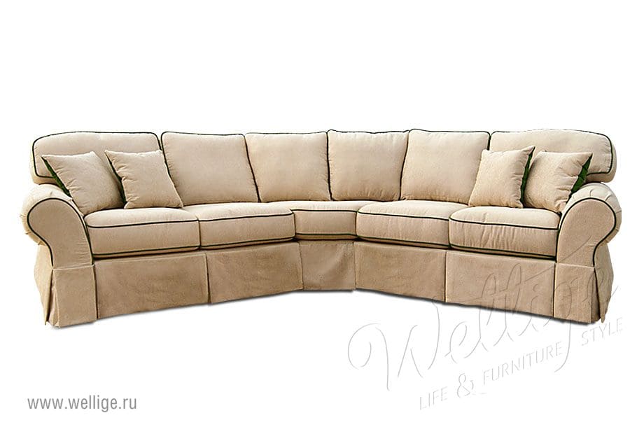 Диван в светлых тонах