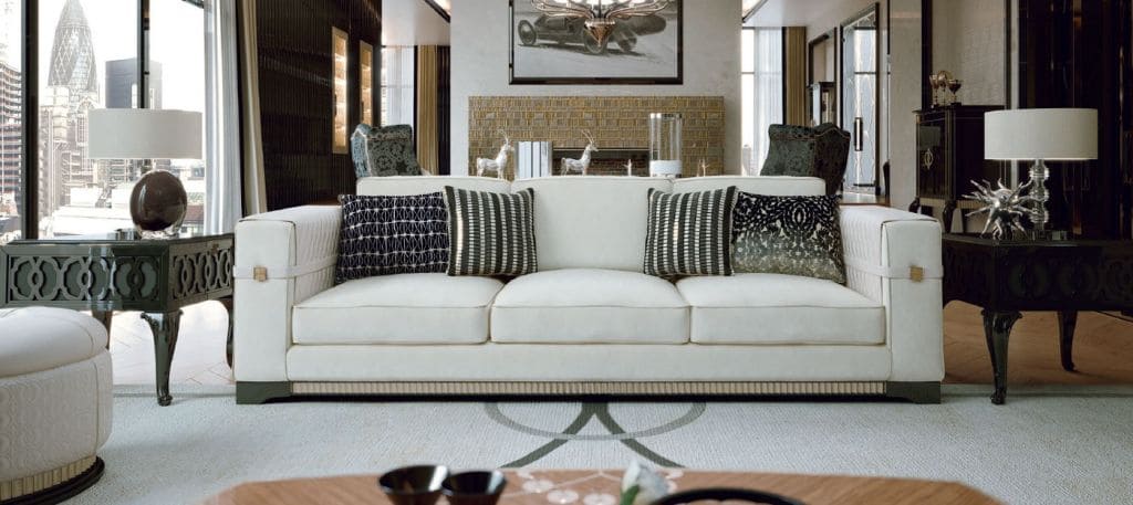 Диван в светлых тонах