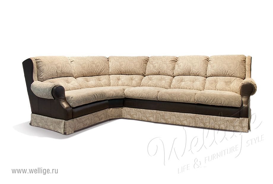 Диван в светлых тонах