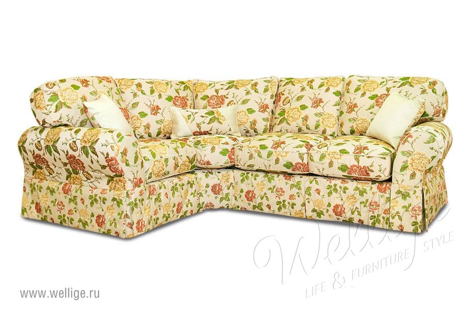 Диван в светлых тонах