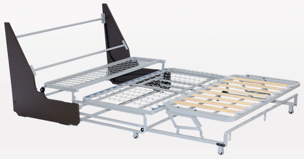 Диван в светлых тонах