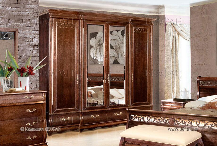 Встроенный шкаф-купе с большим зеркалом Встроенный шкаф-купе с большим зеркалом