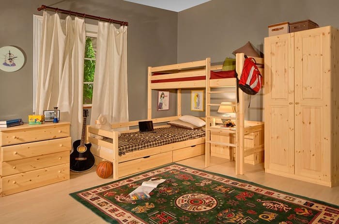 Предметы мебели для двоих детей в комнатах разной планировки